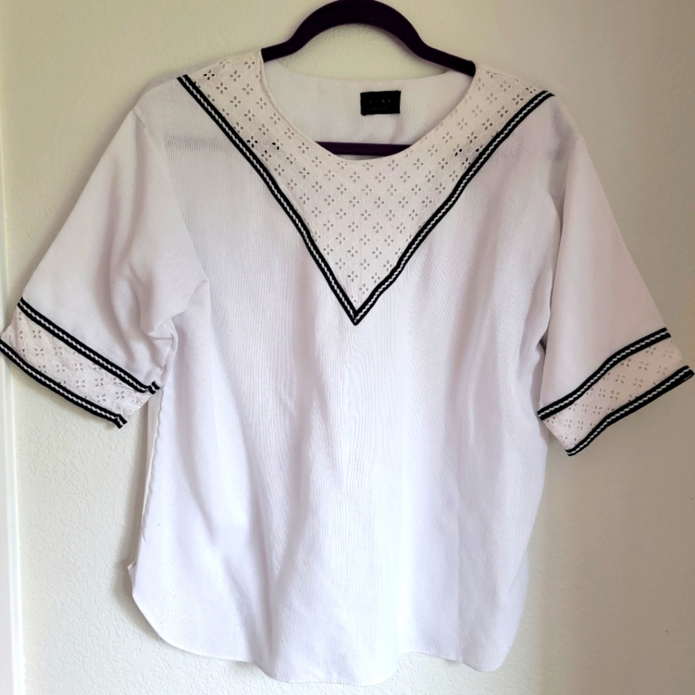 JINI White Shirt with Black Strip [M]